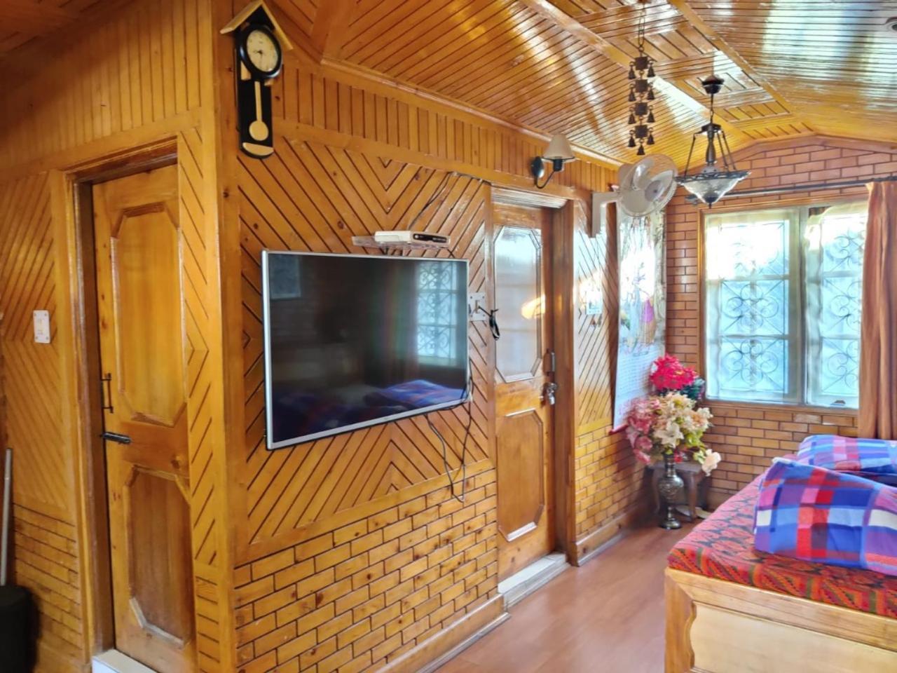 Mehdudia Guest House Shimla Bagian luar foto